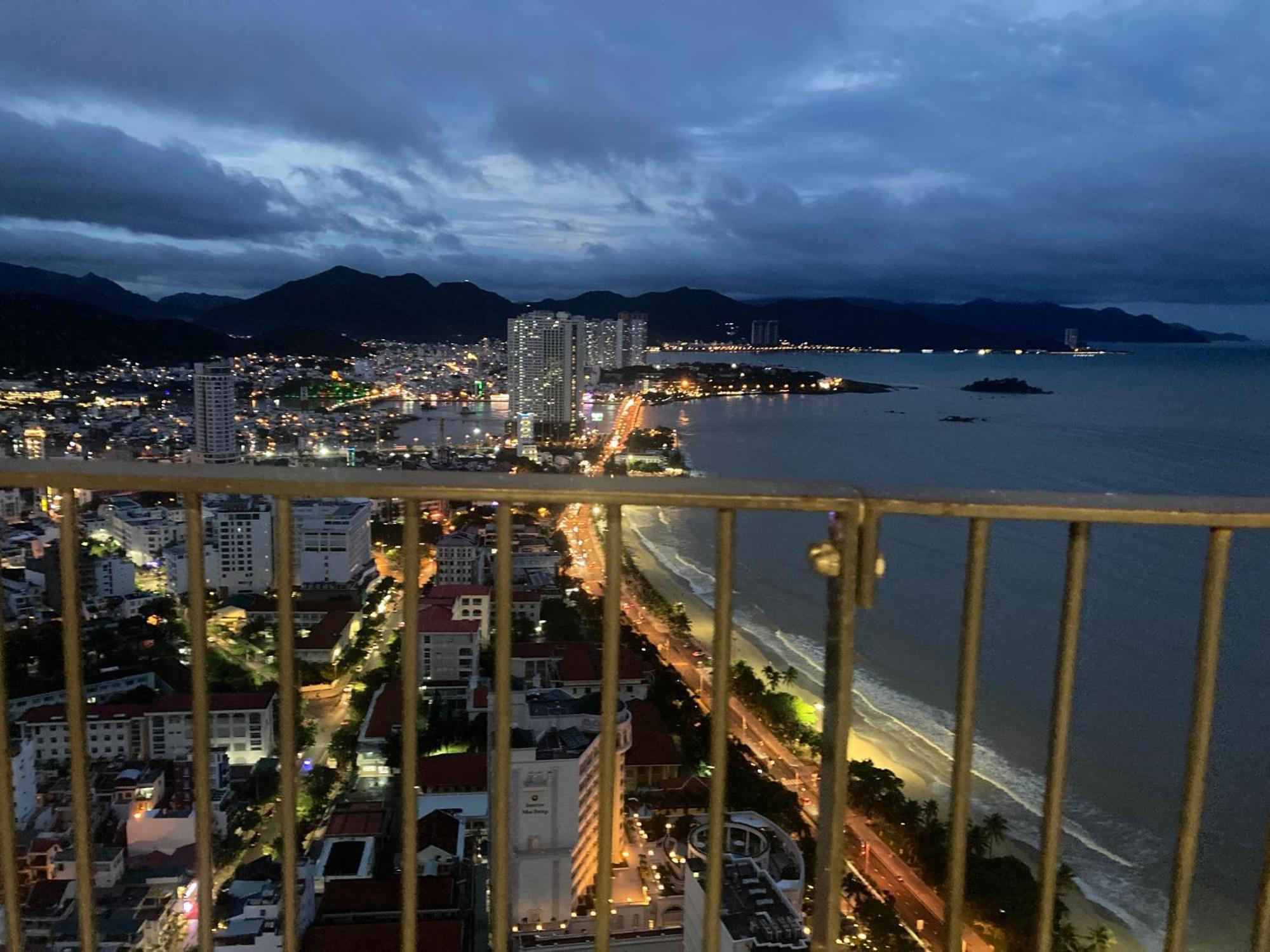 Can Ho Gold Coast O Nha Trang View Bien - Vivastay Kültér fotó
